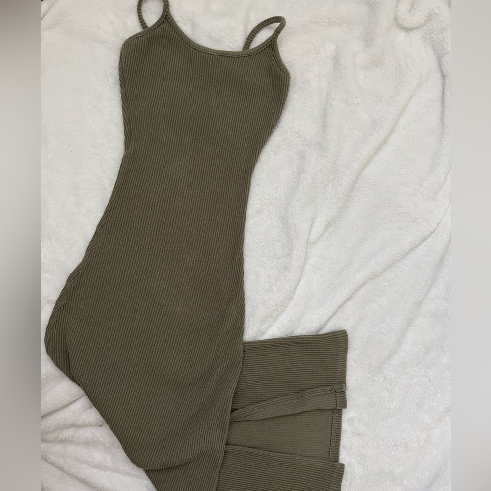 Olive green body-con midi dress